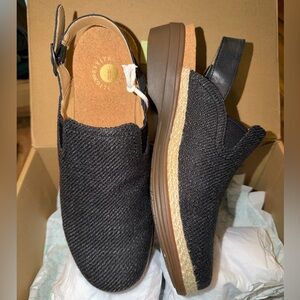 Waco Shoe Company Revitalign Ojai Clogs